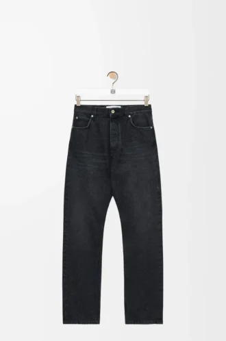 Vaqueros de pierna recta en denim negro lavado