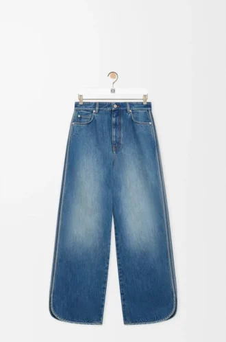 Vaqueros en denim azul denim