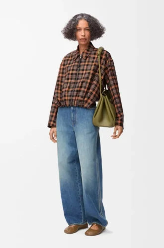 Vaqueros en denim azul denim
