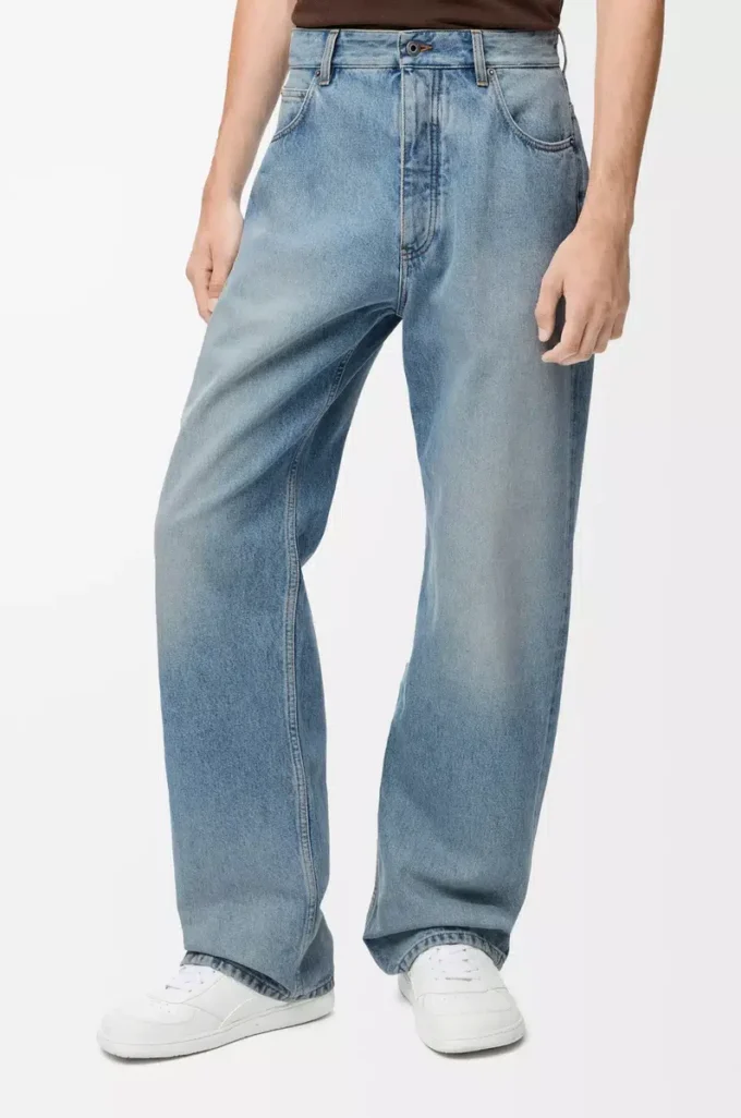 Vaqueros en denim azul vintage Vaqueros en denim azul vintage