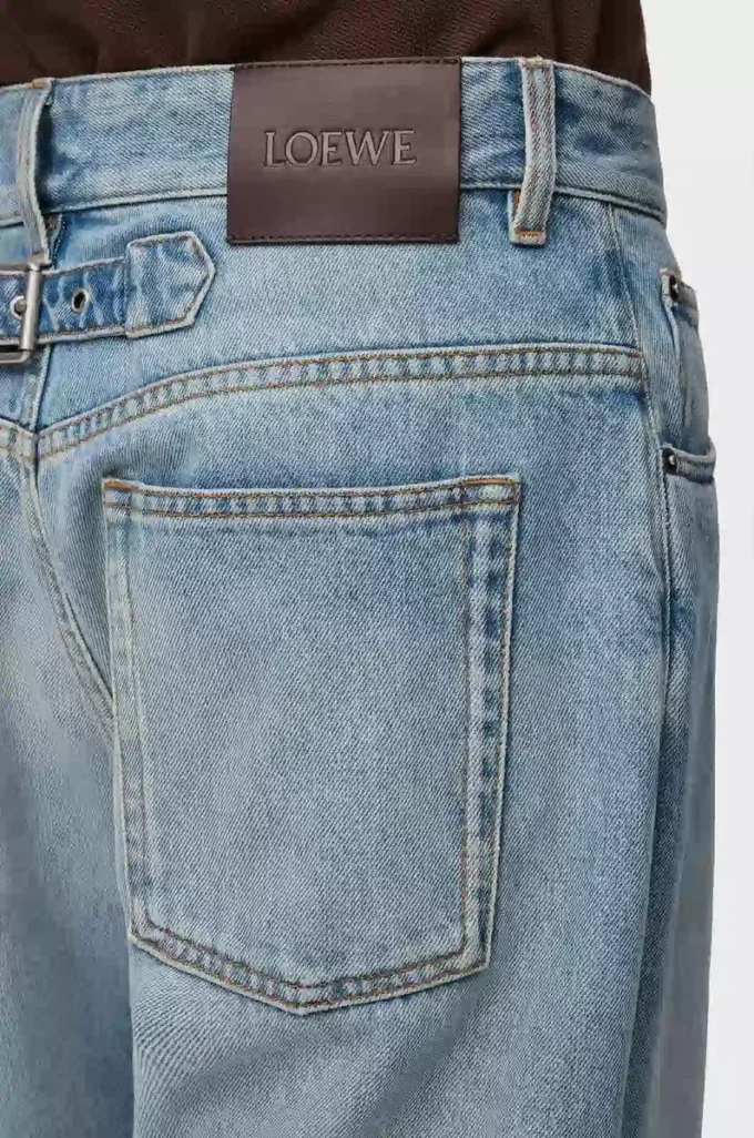 Vaqueros en denim azul vintage Vaqueros en denim azul vintage