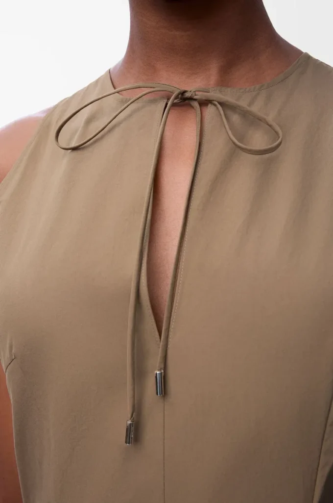 Vestido cruzado de algodón Beige Vestido cruzado de algodón Beige