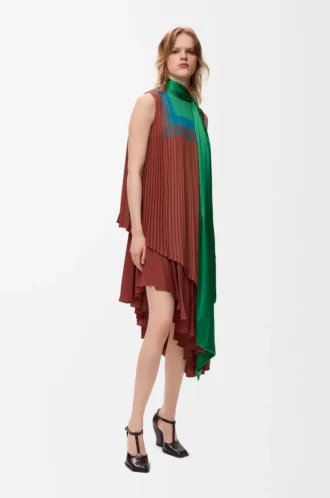 Vestido de crepé técnico color caramelo/verde brillante