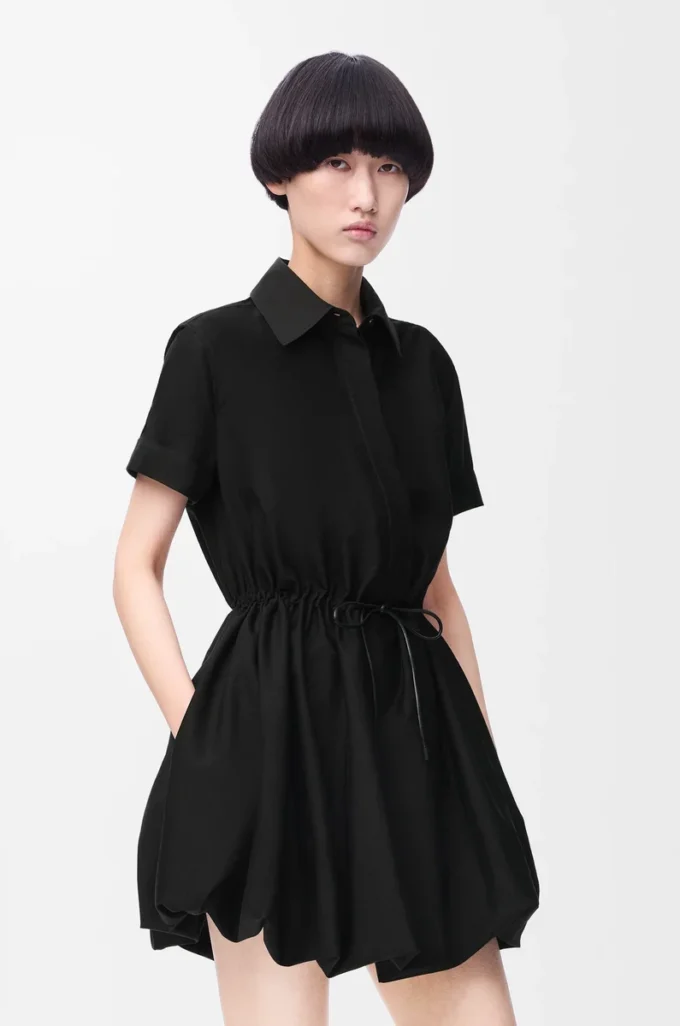 Vestido de manga corta de algodón y seda negro Vestido de manga corta de algodón y seda negro