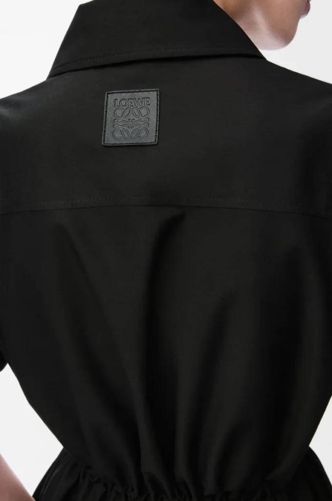 Vestido de manga corta de algodón y seda negro Vestido de manga corta de algodón y seda negro