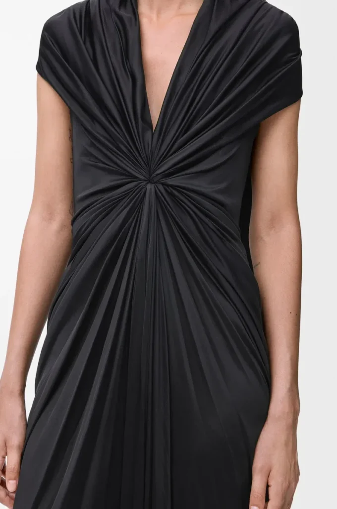 Vestido de viscosa negro Vestido de viscosa negro