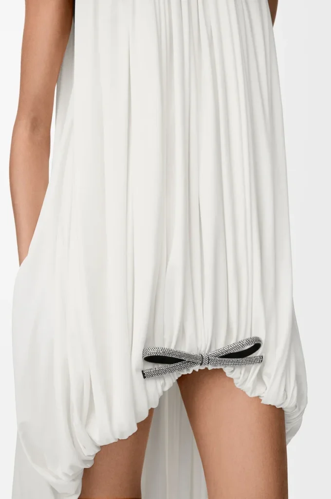 Vestido drapeado de seda blanco Vestido drapeado de seda blanco
