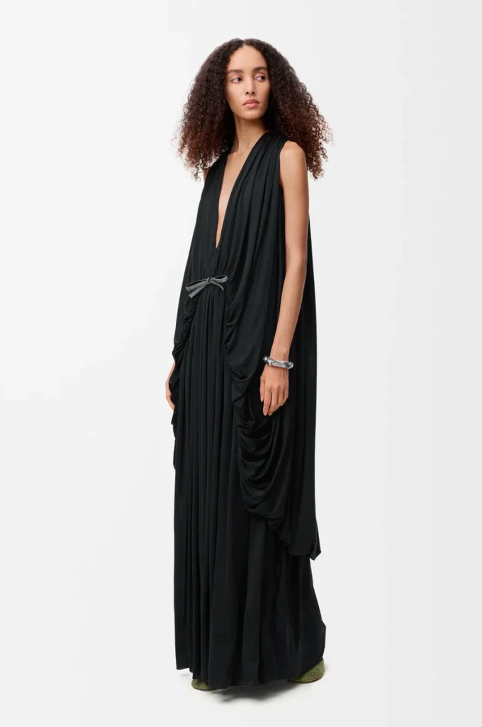 Vestido drapeado de seda negro Vestido drapeado de seda negro
