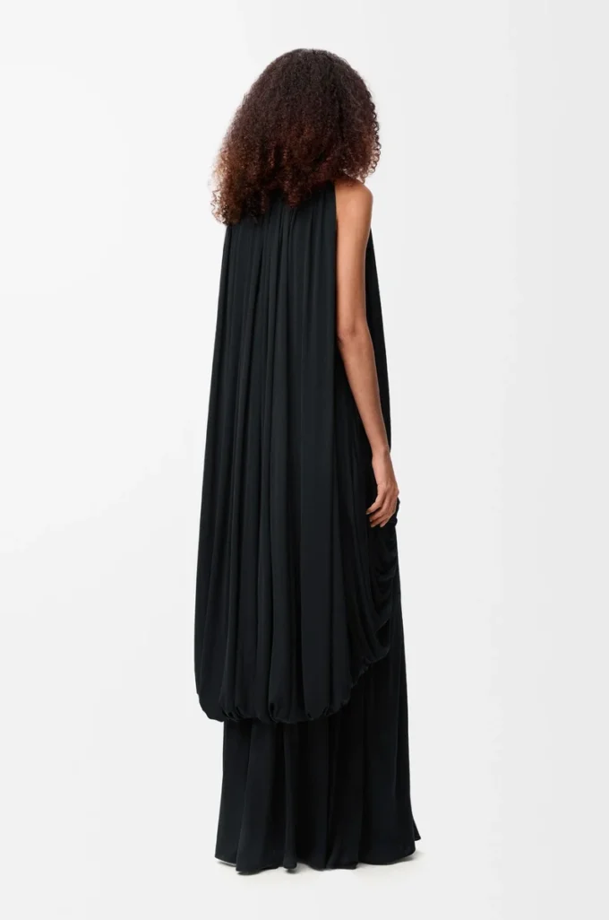 Vestido drapeado de seda negro Vestido drapeado de seda negro