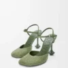 Zapatos de salón con correa al tobillo en ante adornado con pedrería, color verde militar.
